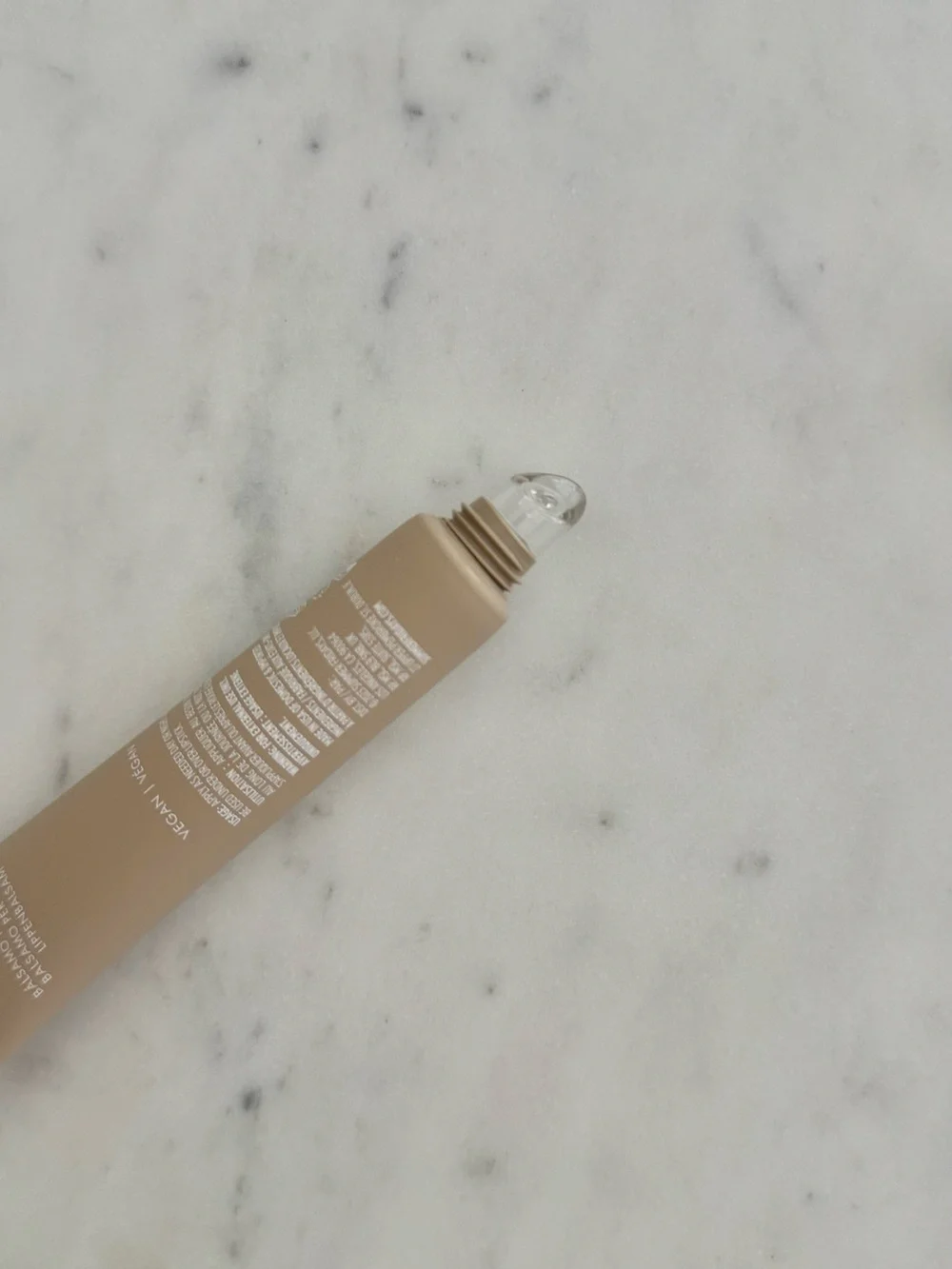 SUMMER FRIDAYS Lip Butter Balm Treatment for Hydration + Nourishing Shine